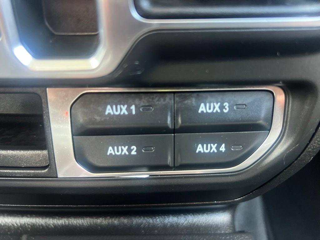 Used 2024 Jeep Wrangler Unlimited Sahara w/ Technology Group AWD/4WD image 72