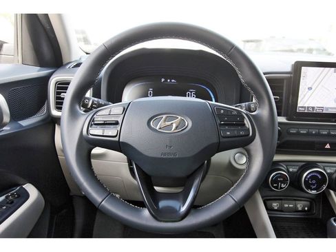 Used 2024 Hyundai Venue Limited image 17