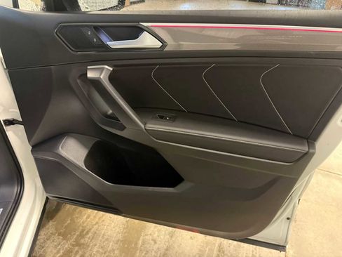 Certified 2023 Volkswagen Tiguan SE R-Line FWD image 28