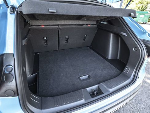 Used 2025 Chevrolet Trax RS w/ Sunroof Package FWD image 33