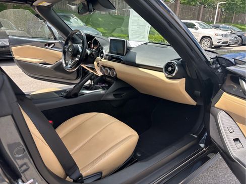 Used 2016 MAZDA MX-5 Miata Grand Touring RWD image 5