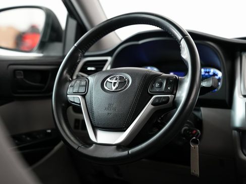 Used 2018 Toyota Highlander Plus image 11