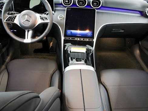 Used 2025 Mercedes-Benz C 300 Sedan image 25
