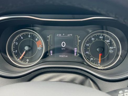 Used 2019 Jeep Cherokee Latitude Plus AWD/4WD image 19