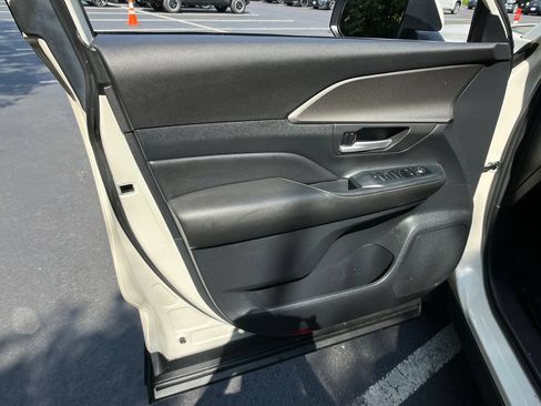 Used 2024 Toyota Grand Highlander AWD image 11