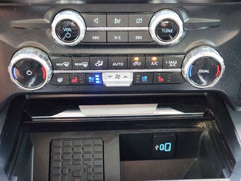 Used 2024 Ford F350 Lariat w/ Lariat Ultimate Package AWD/4WD image 19