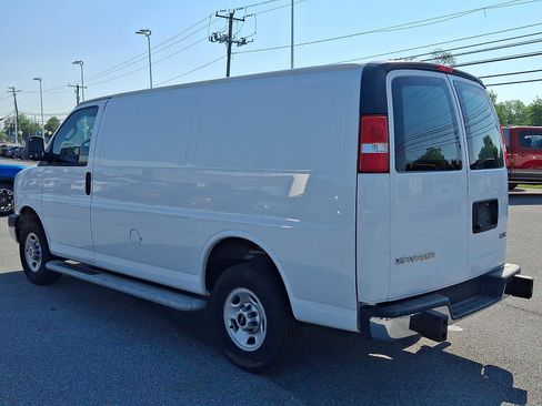 Used 2024 GMC Savana 2500 w/ Driver Convenience Package RWD image 4