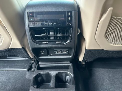 Used 2021 Jeep Grand Cherokee L Limited AWD/4WD image 30