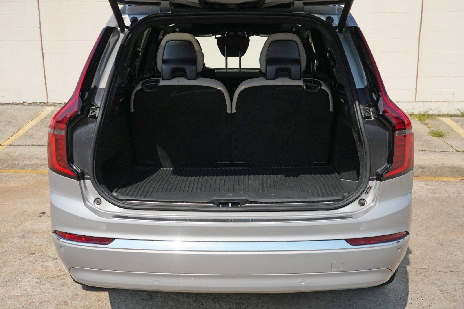 Used 2025 Volvo XC90 B5 Core w/ Protection Package Premier AWD/4WD image 10