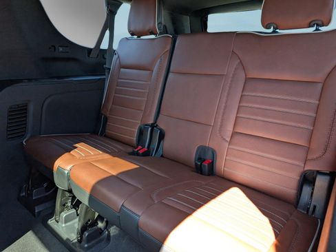 Used 2023 GMC Yukon XL Denali Ultimate image 14