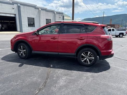 Used 2017 Toyota RAV4 XLE AWD/4WD image 7
