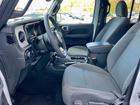 Used 2024 Jeep Wrangler Sahara image 14