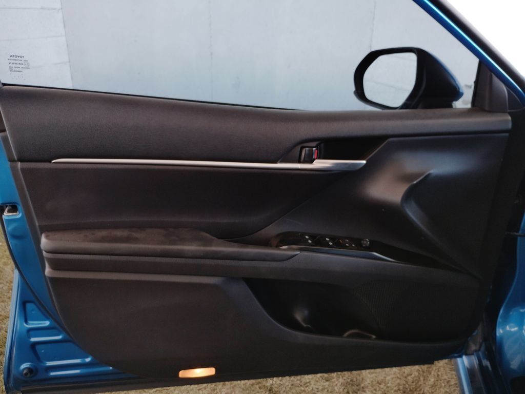 Used 2019 Toyota Camry SE w/ Carpet Mat Package FWD image 21