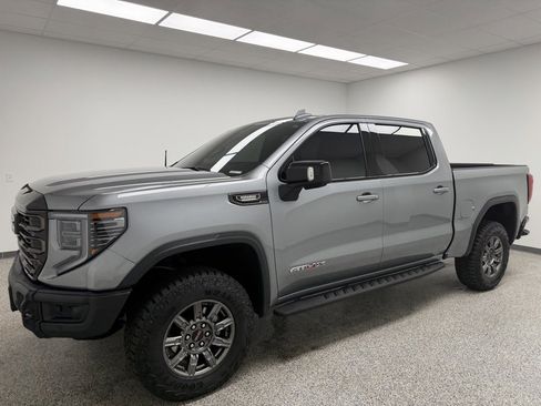 Used 2025 GMC Sierra 1500 AT4X image 5