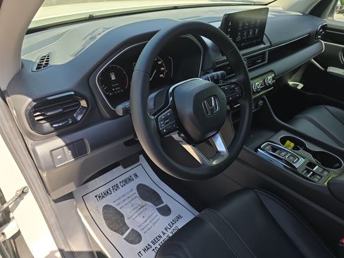 Used 2025 Honda Pilot EX-L image 16