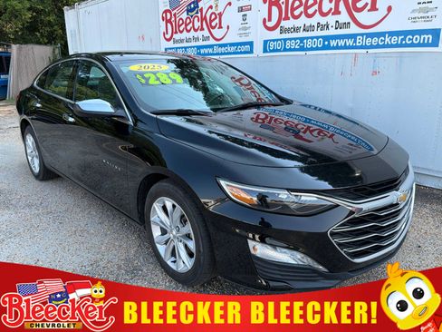 Used 2025 Chevrolet Malibu LT FWD image 1