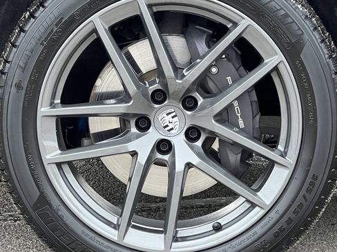 Certified 2025 Porsche Macan Turbo image 12