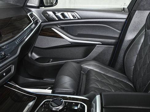 Used 2023 BMW X7 xDrive40i w/ Executive Package image 64