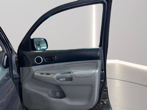 Used 2011 Toyota Tacoma PreRunner image 13