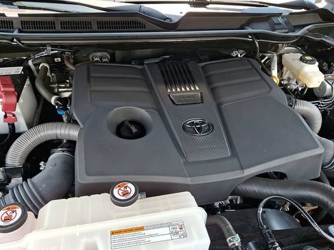 Used 2023 Toyota Tundra SR5 w/ SR5 Premium Package AWD/4WD image 28