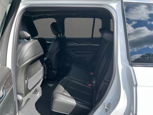 New 2025 Jeep Grand Cherokee Limited image 12