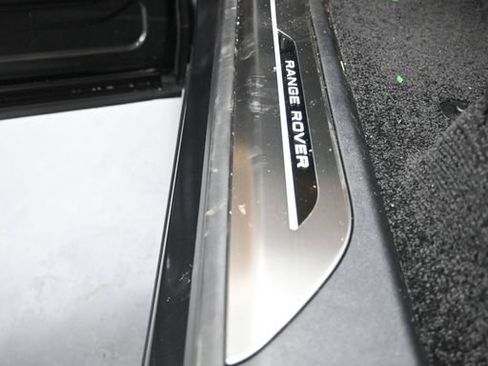 Used 2025 Land Rover Range Rover SE AWD/4WD image 26