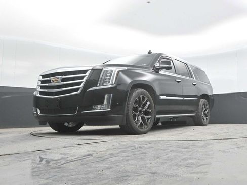 Used 2018 Cadillac Escalade ESV Luxury AWD/4WD image 26
