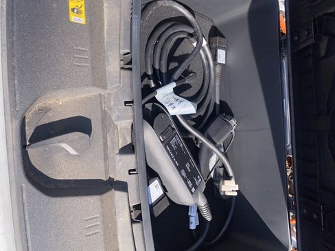 Used 2023 Audi e-tron Premium Plus w/ Premium Plus Package image 4