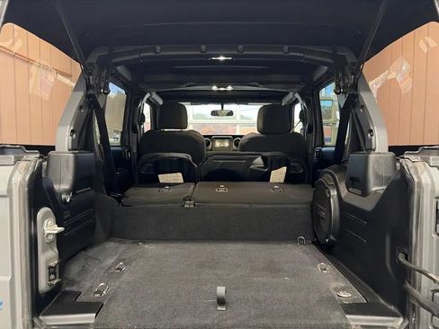 Used 2023 Jeep Wrangler Unlimited w/ Cold Weather Group AWD/4WD image 17