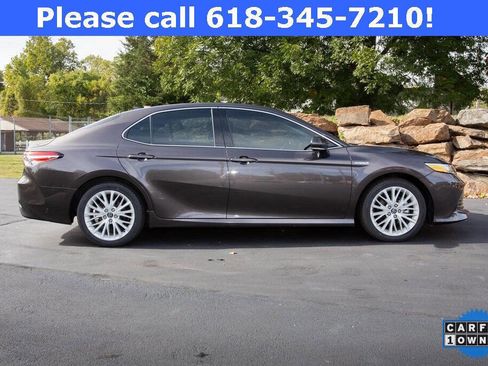 Used 2020 Toyota Camry XLE image 7