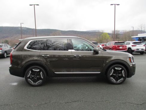 Used 2023 Kia Telluride S w/ S Sunroof Package image 4