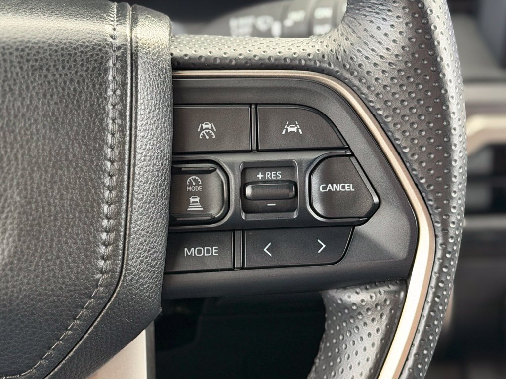 Used 2025 Toyota 4Runner SR5 AWD/4WD image 12