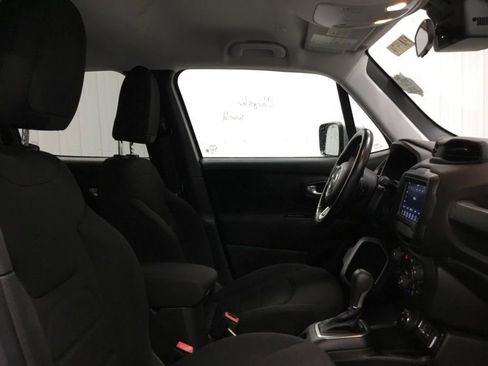 Used 2020 Jeep Renegade Latitude w/ Cold Weather Group AWD/4WD image 22