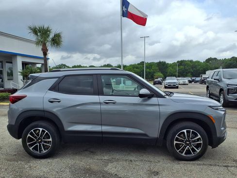 Used 2025 Chevrolet TrailBlazer LT AWD/4WD image 21