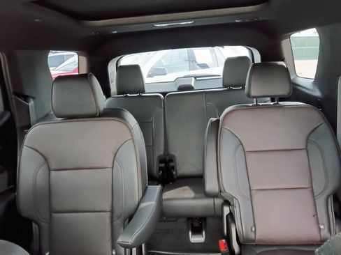 Used 2023 Chevrolet Traverse High Country AWD/4WD image 8