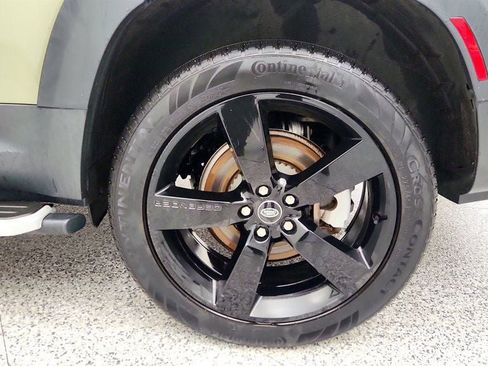 Used 2023 Land Rover Defender 130 S image 9