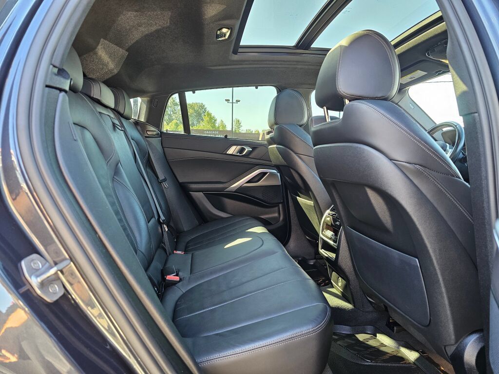 Used 2022 BMW X6 xDrive40i AWD/4WD image 12