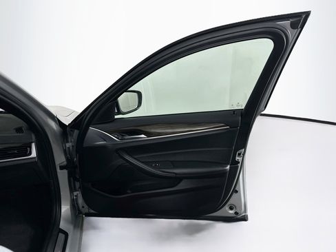 Used 2018 BMW 530i RWD image 36
