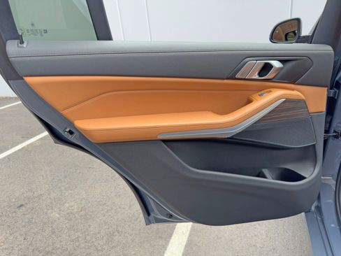 Used 2023 BMW X7 xDrive40i w/ Climate Comfort Package image 49