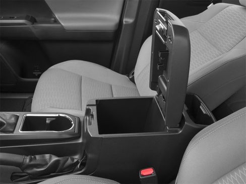 Used 2018 Toyota Tacoma SR5 image 9