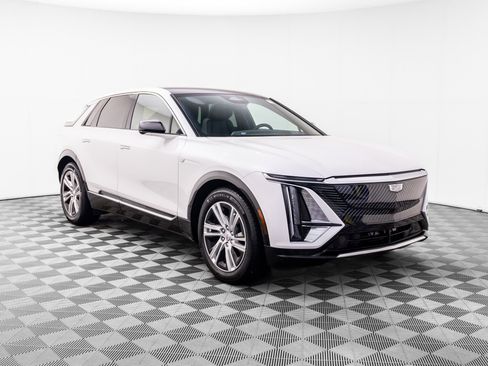 Certified 2024 Cadillac Lyriq Tech RWD image 8