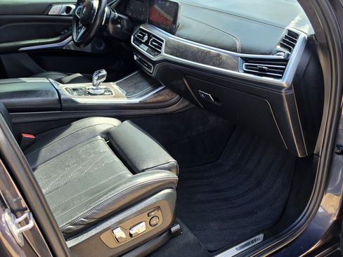 Used 2020 BMW X7 M50i w/ Dynamic Handling Package AWD/4WD image 33
