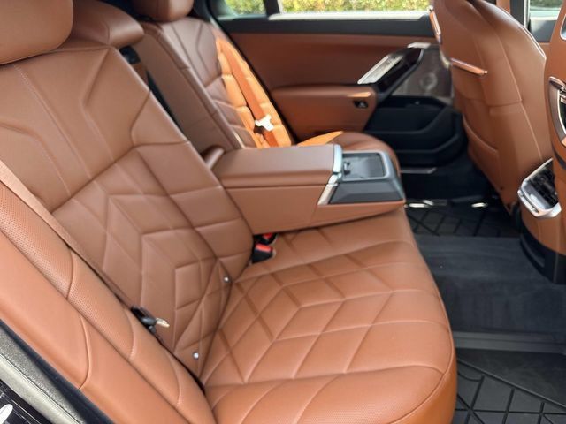 Used 2026 BMW 760i xDrive w/ Executive Package AWD/4WD image 12
