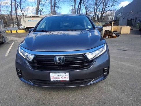 Used 2023 Honda Odyssey Touring image 3
