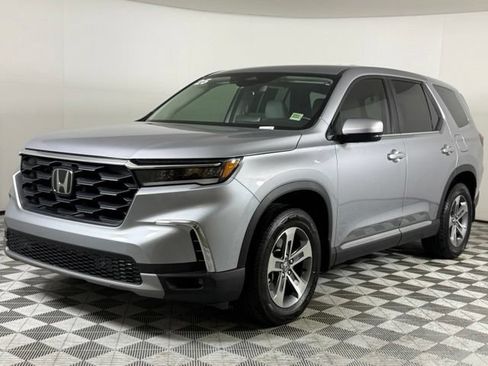Used 2025 Honda Pilot EX-L image 2