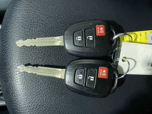 Used 2018 Toyota RAV4 LE w/ All Weather Liner Package AWD/4WD image 20