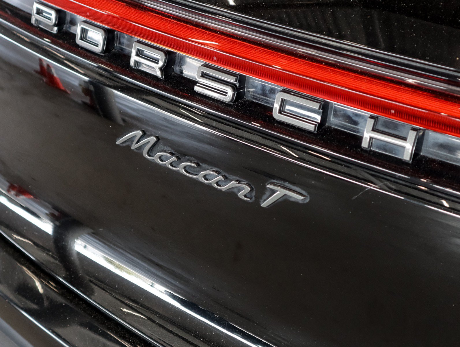 Used 2023 Porsche Macan Turbo AWD/4WD image 27