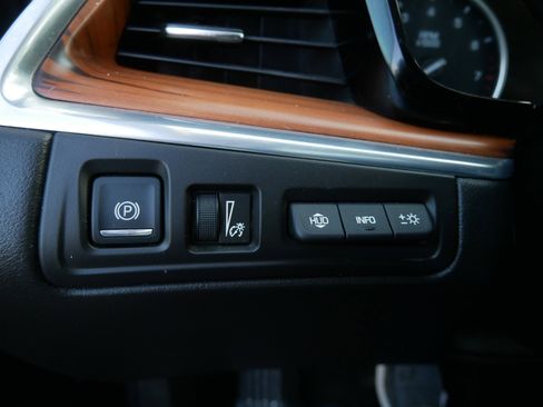 Used 2017 Cadillac XT5 Platinum image 26