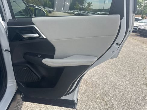 Used 2025 Mitsubishi Outlander SE FWD image 16