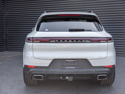 Certified 2024 Porsche Cayenne AWD/4WD image 8
